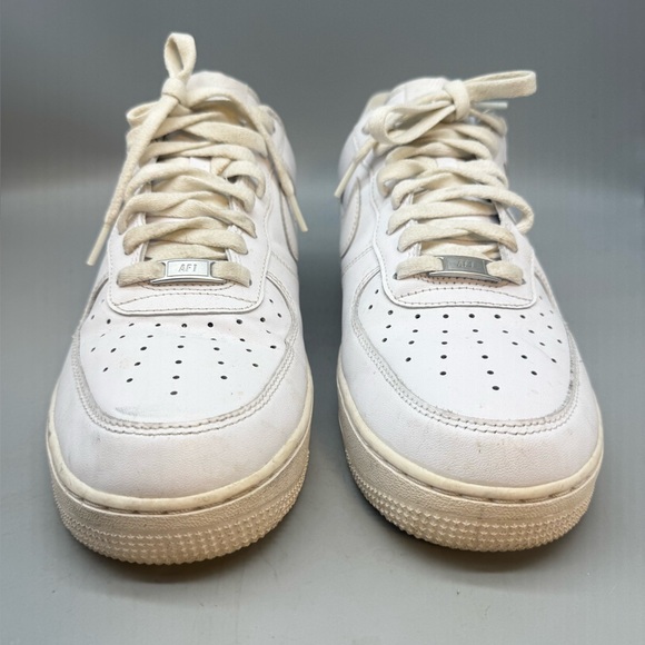 Size 10.5 - Nike Air Force 1 '07 Low Triple White Mens Shoes - Picture 3 of 7